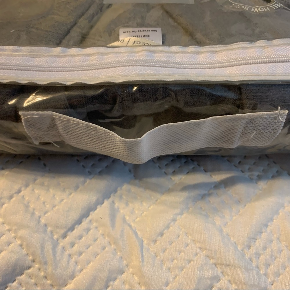 GREY FLEECE ROBE with cuffs. New! 39 in. long. Gray. Sz One size fits most. - Picture 3 of 6